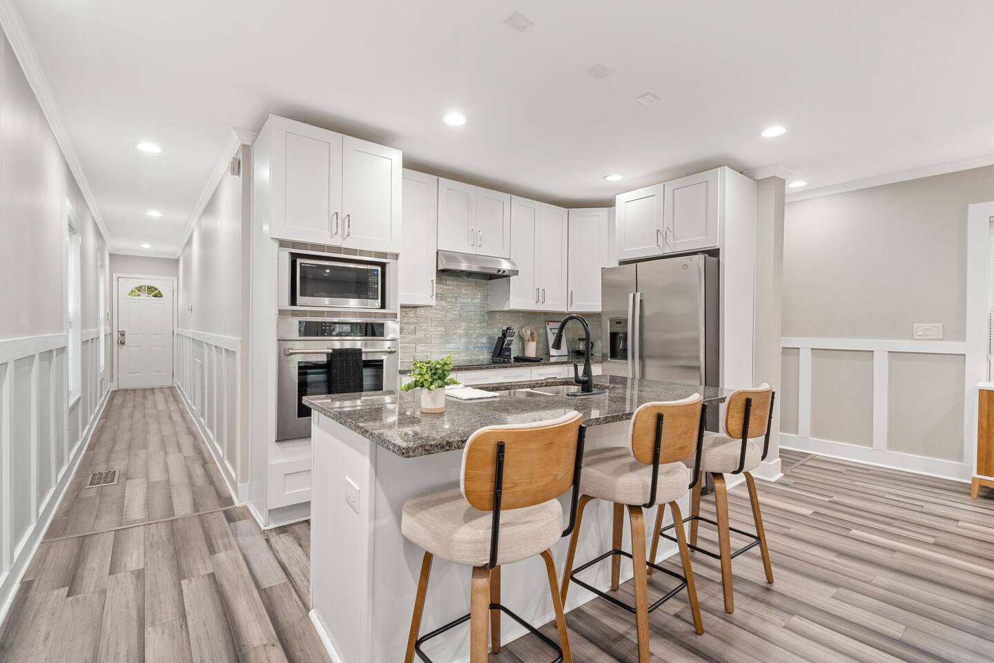 Stylish 4BR Home Near ATL Airport & Downtown, photo 3 of 30