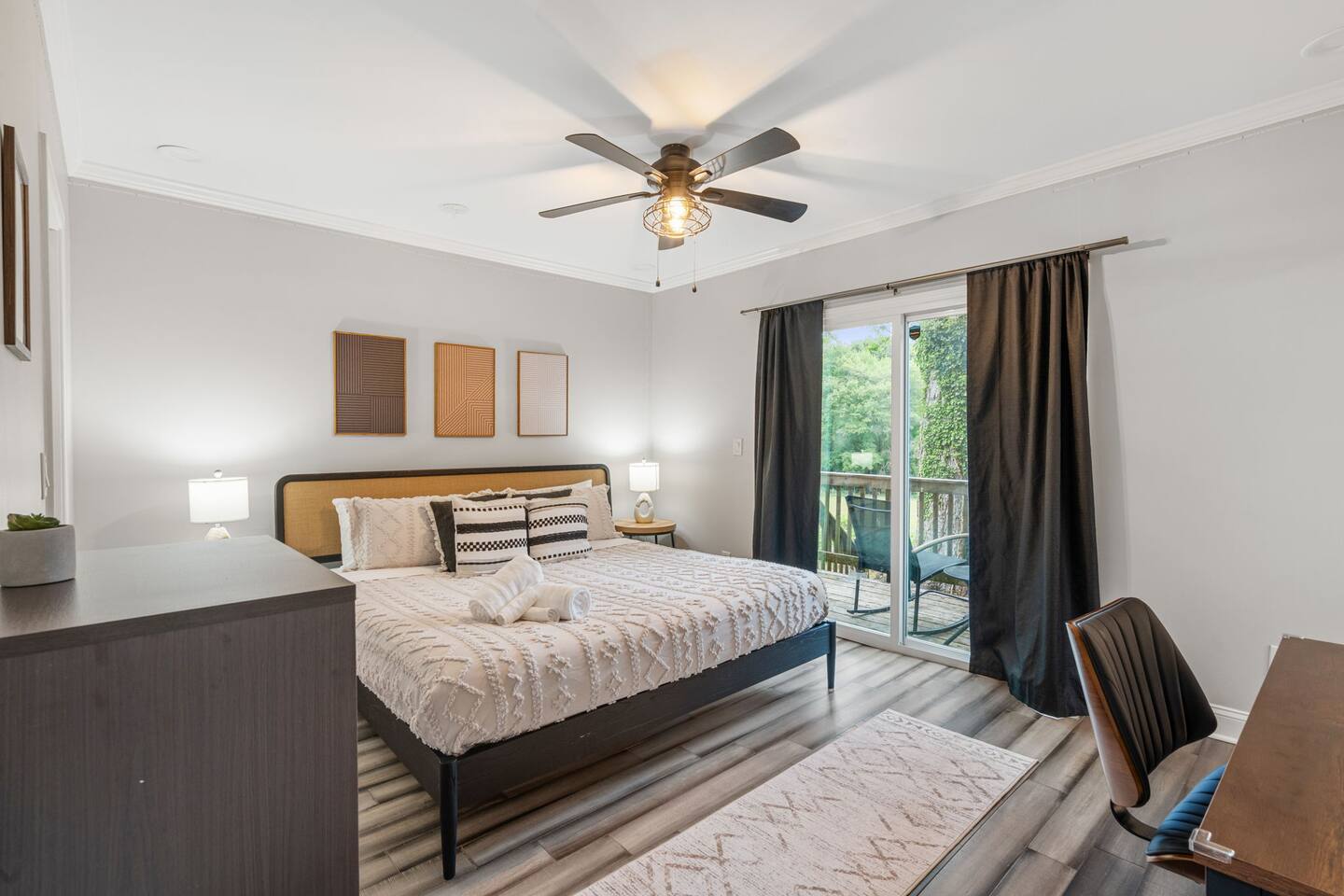 Stylish 4BR Home Near ATL Airport & Downtown, photo 2 of 30