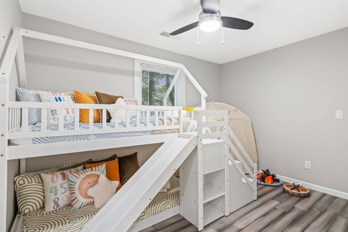 Stylish 4BR Home Near ATL Airport & Downtown, photo 5 of 30