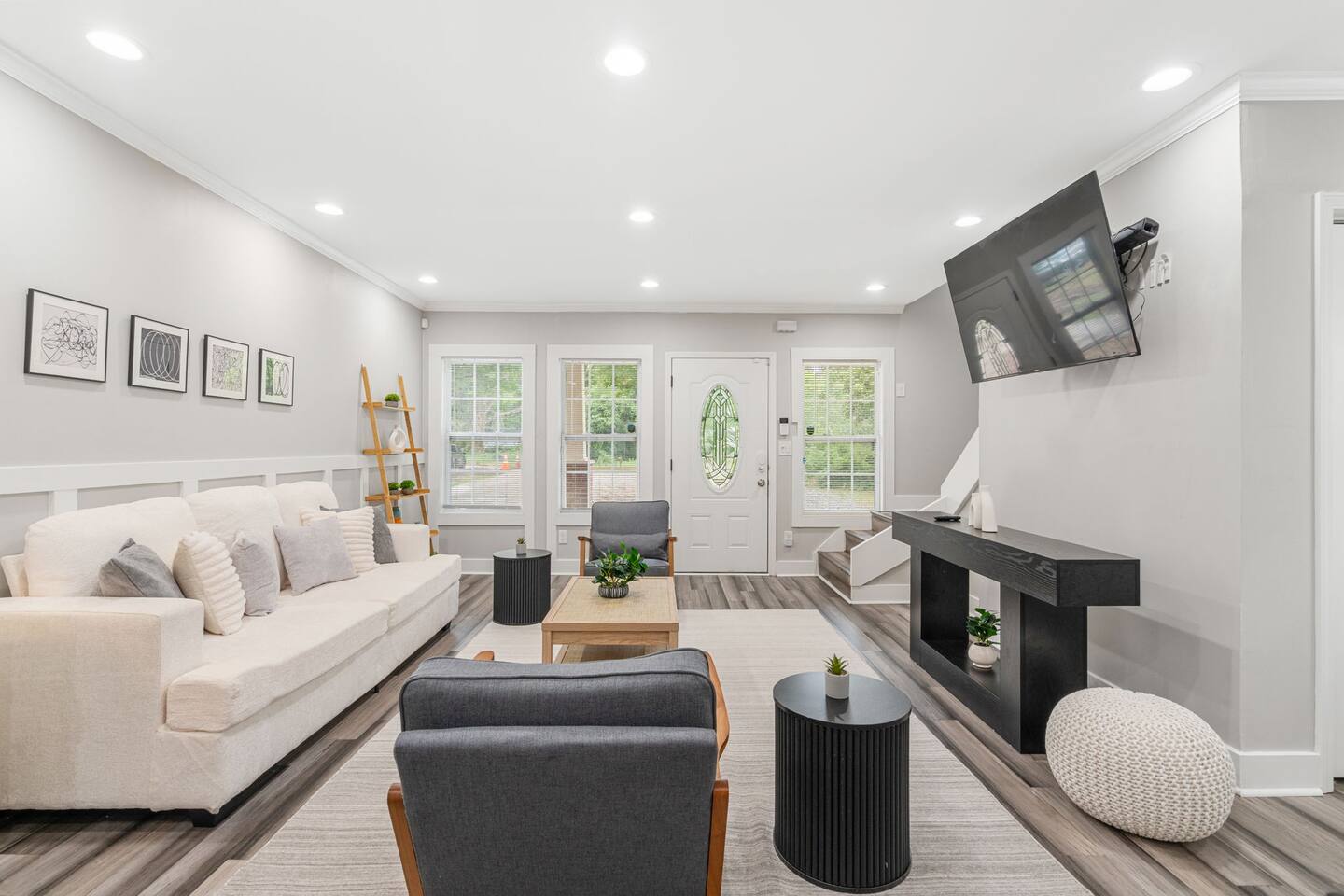 Stylish 4BR Home Near ATL Airport & Downtown, photo 1 of 30