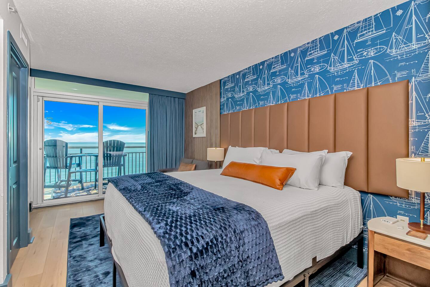 Modern Oceanfront Studio 18th Fl | King + Balcony
