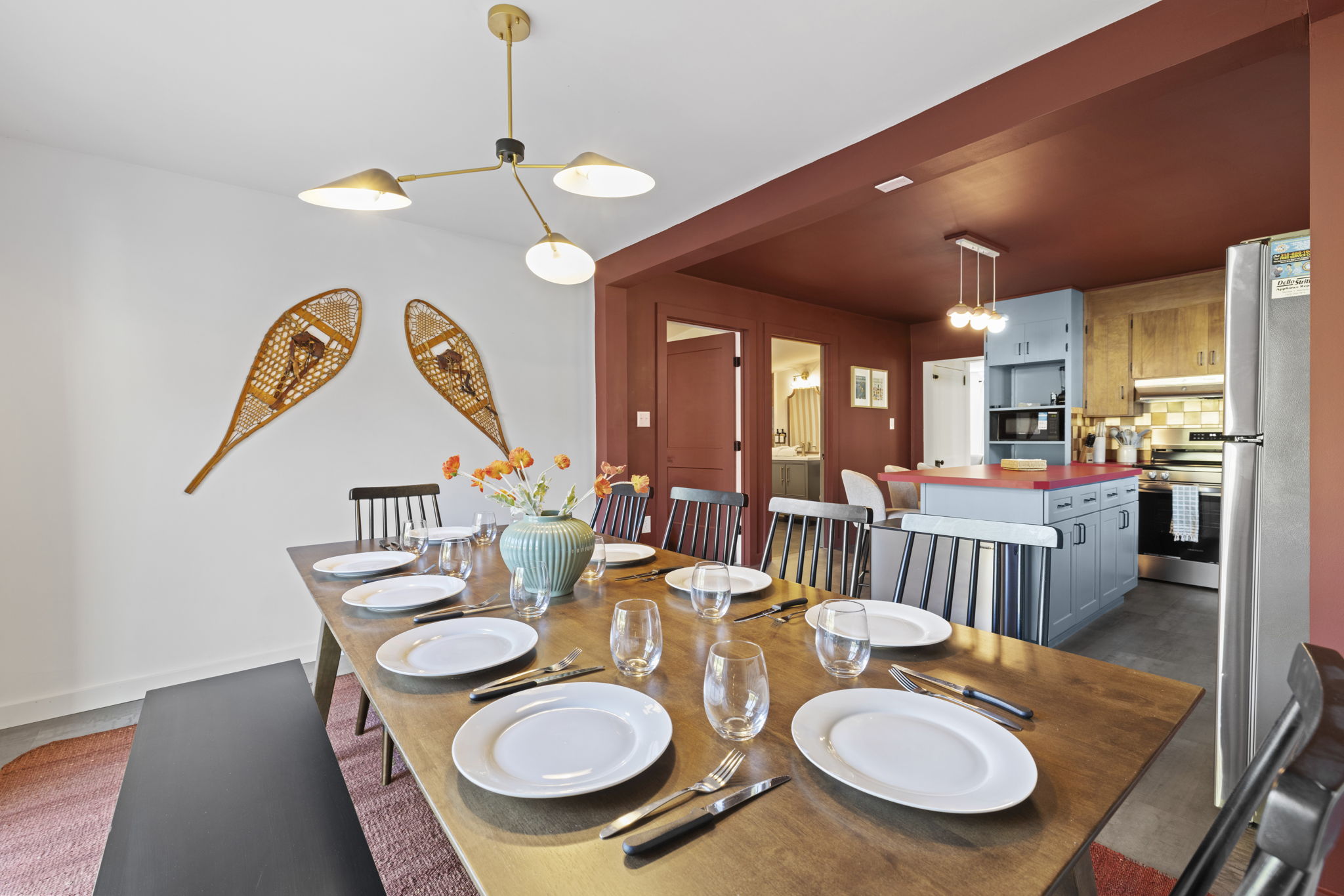 Spacious dining for 8 with a stylish kitchen and cozy mountain charm