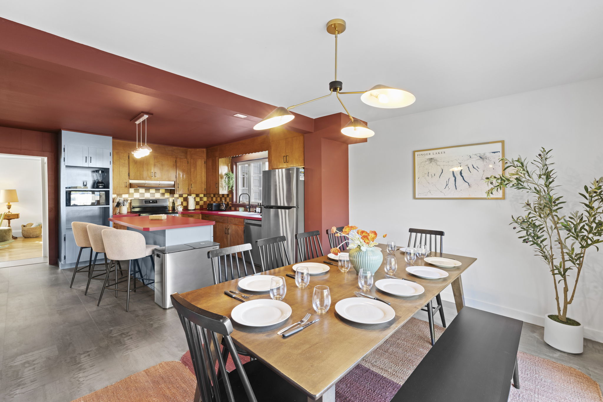 Spacious dining for 8 with open kitchen and breakfast bar seating