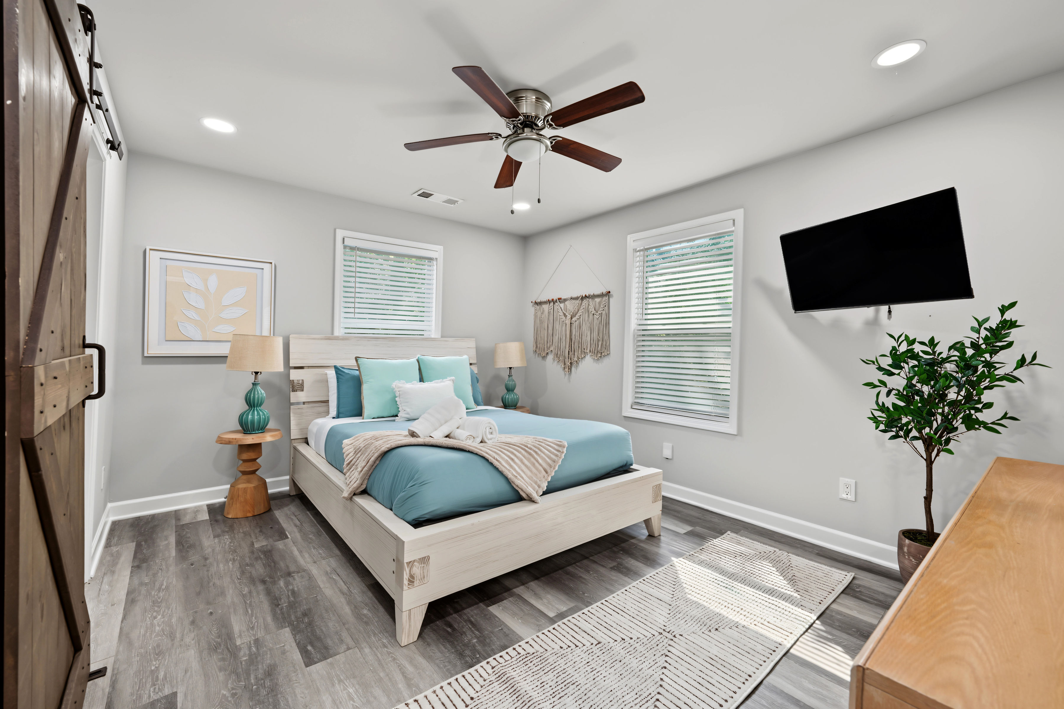 Renovated 3BR Ranch | Deck, Near Stadium & MARTA, photo 3 of 25