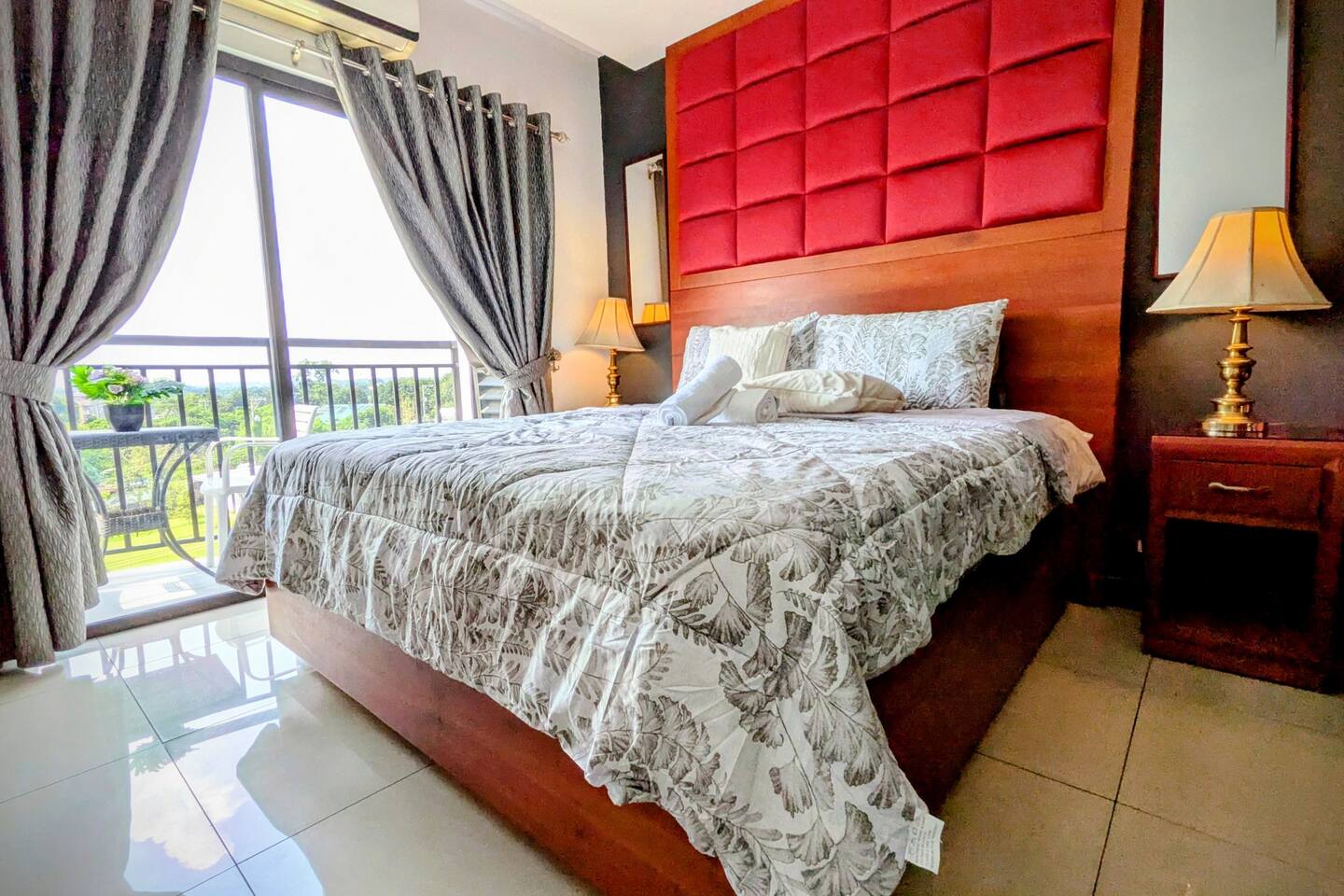 Warm and Comfy Studio | Rooftop Pool Near Clark