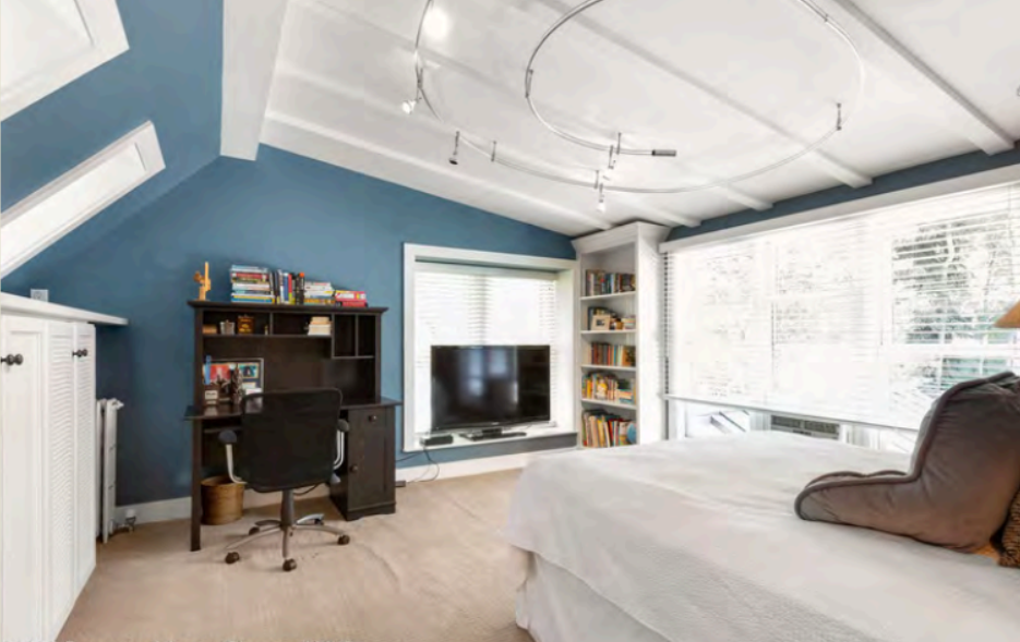 6 BDR/6 BA Newly Remodeled Home, Patio, Hot Tub, In Town