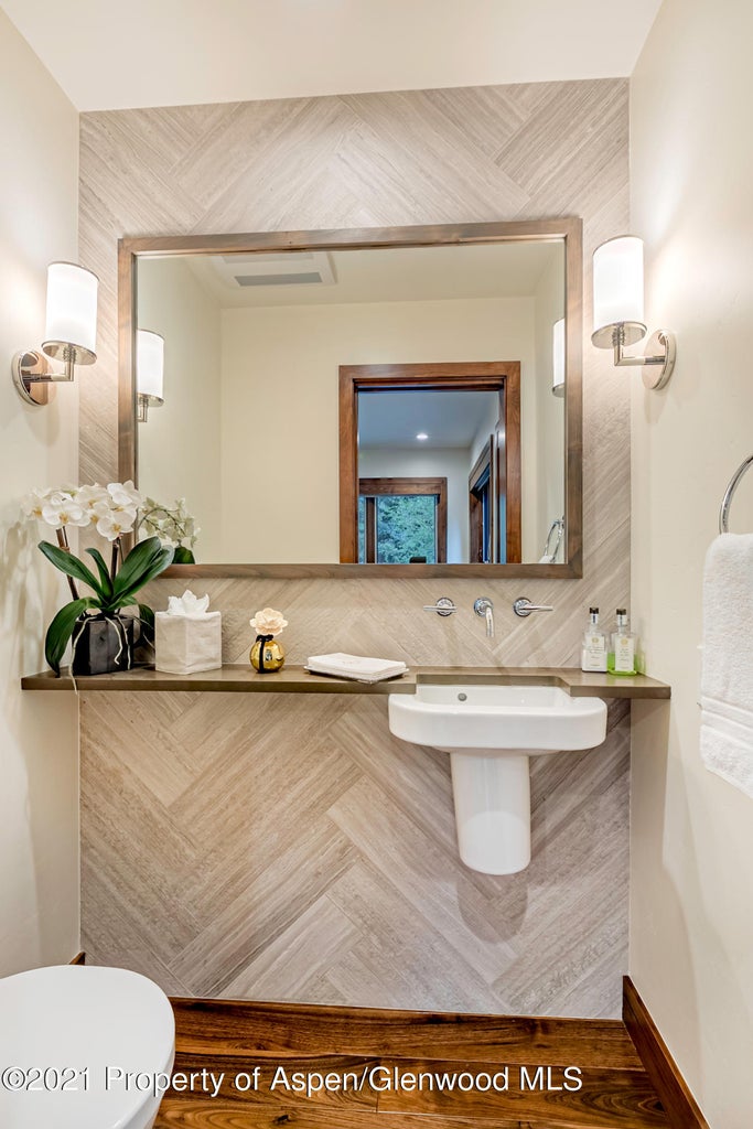 4 BDR  Black Swan Hall Aspen Modern Townhome