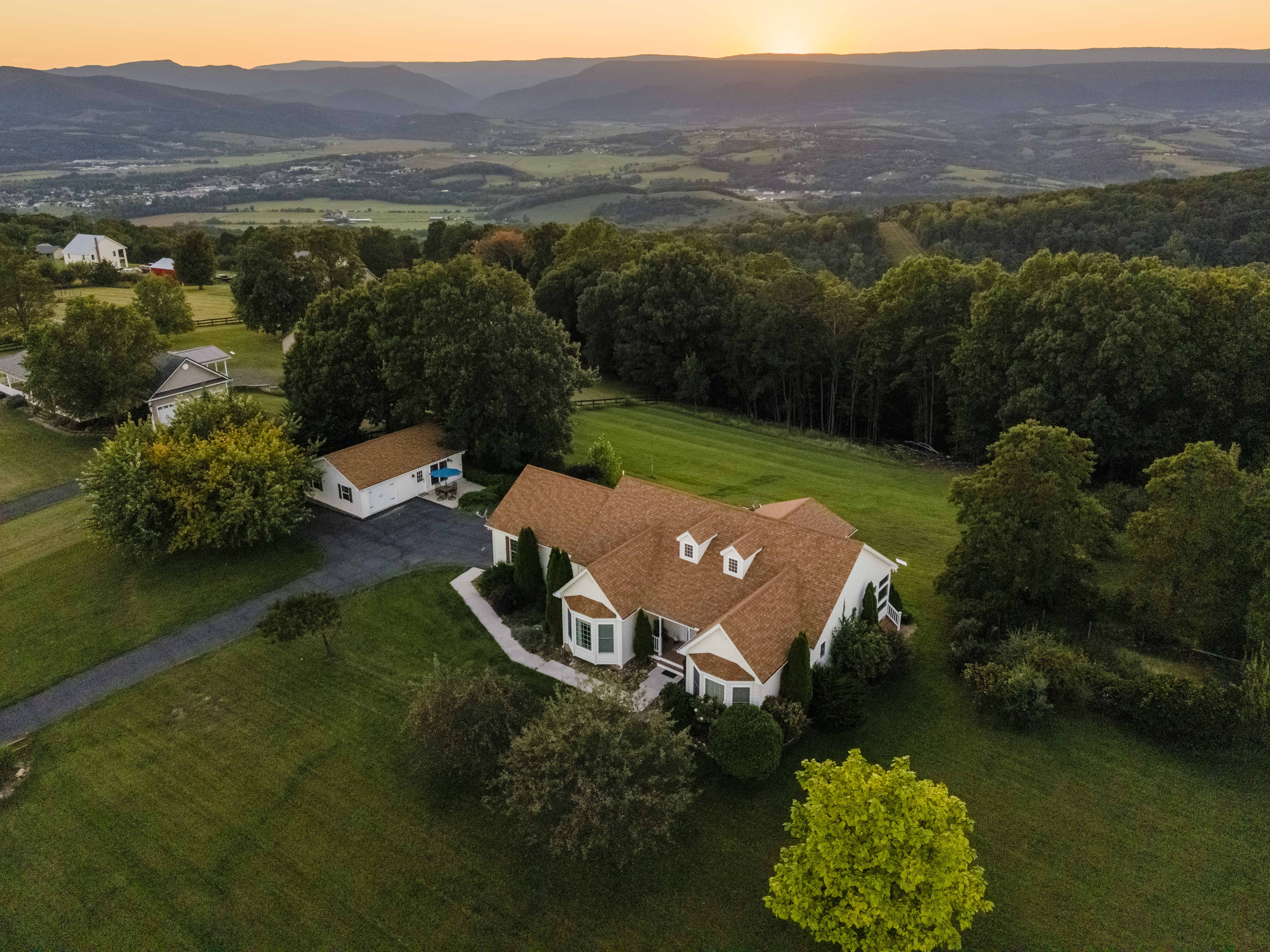 Peaceful country retreat with sweeping mountain views and expansive grounds