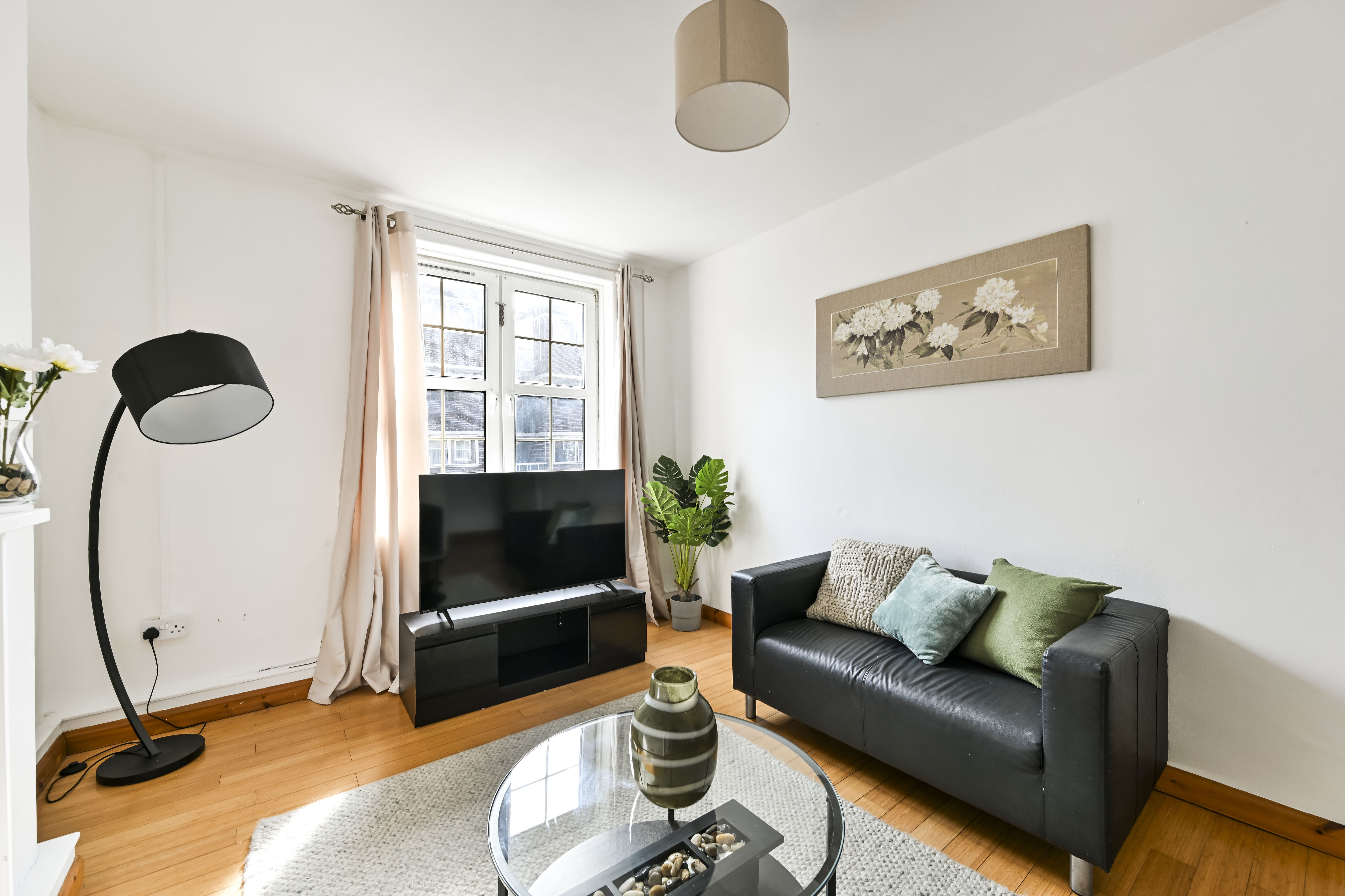 Host My Nest: 2-Bed w/ Workspace In Clerkenwell