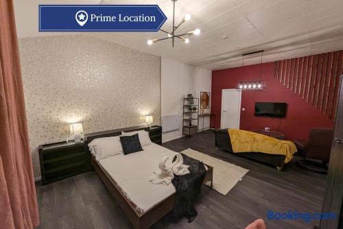 Cozy 1 Bed Apartment with Kitchen in Town