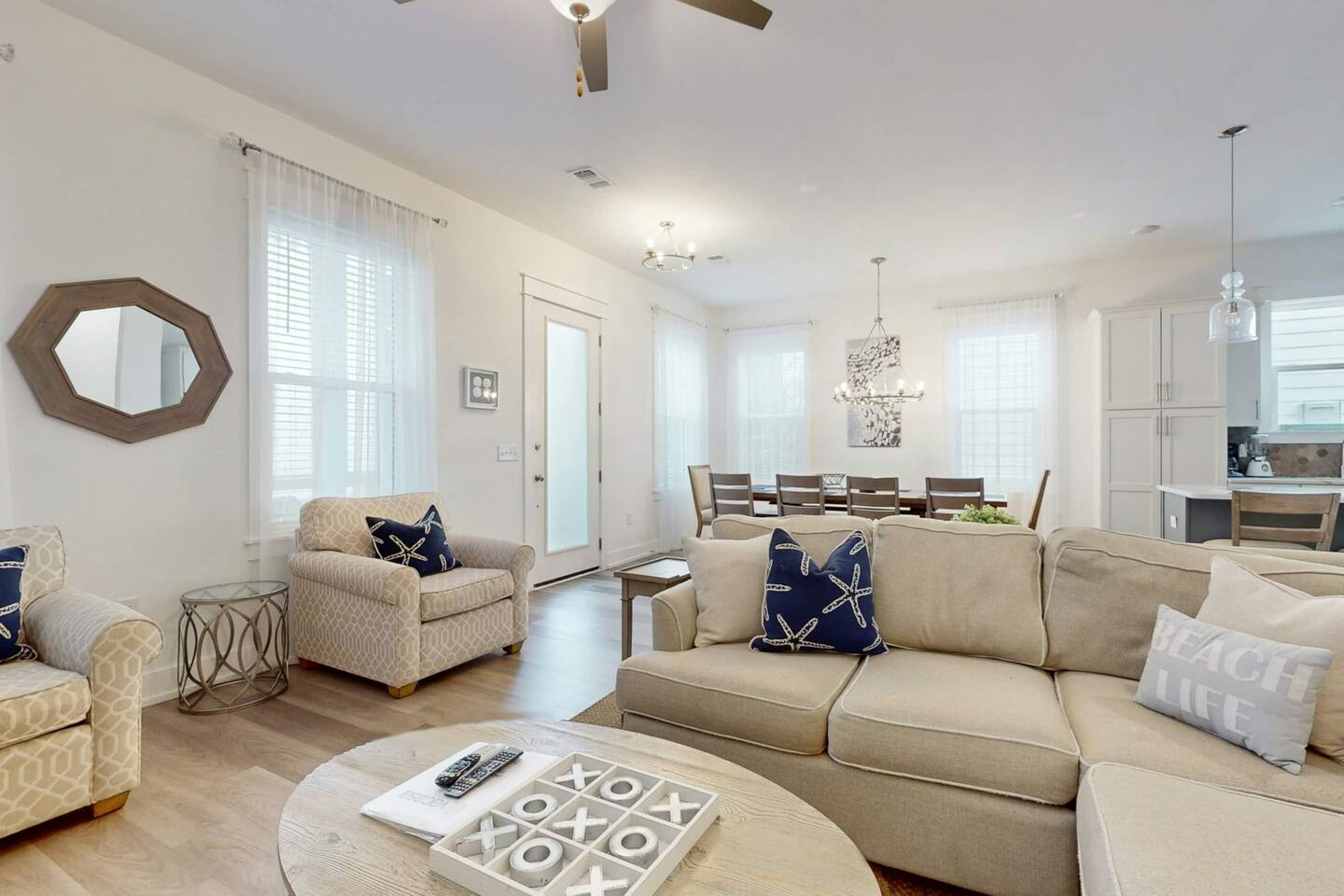 Family Reunion House · Sleeps 12 · Walk to Beach