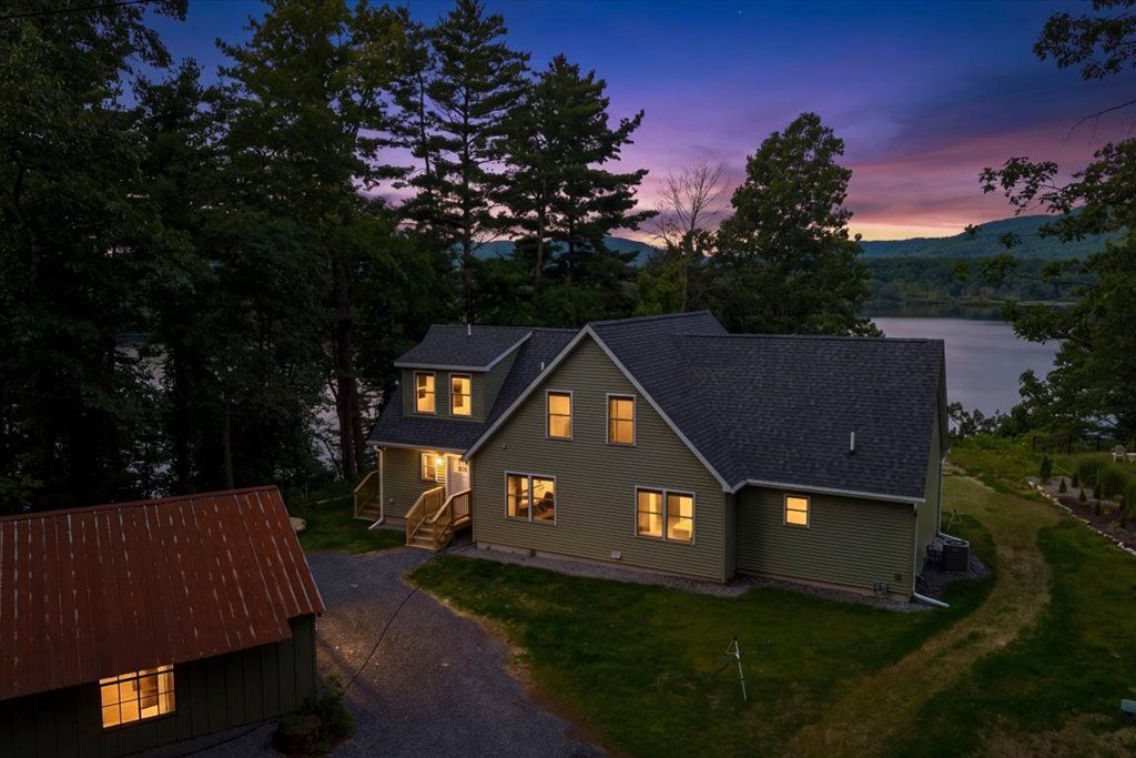 Evening view of the back (entry) of Hudson River Lodge at dusk