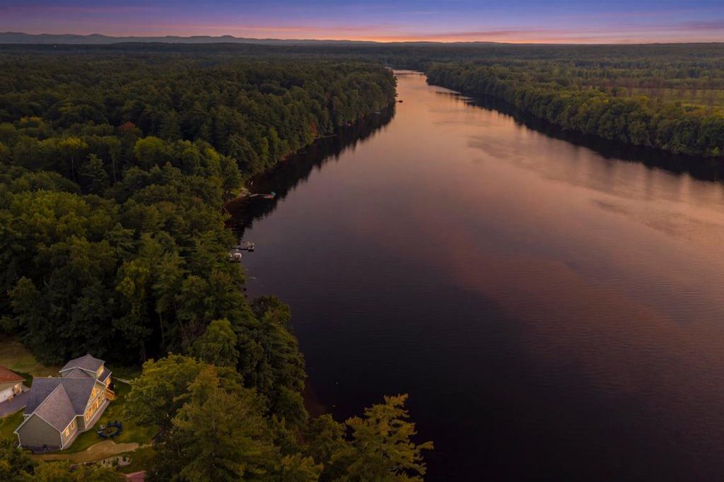 A different sunset view of the Hudson, looking away from West Mountain
