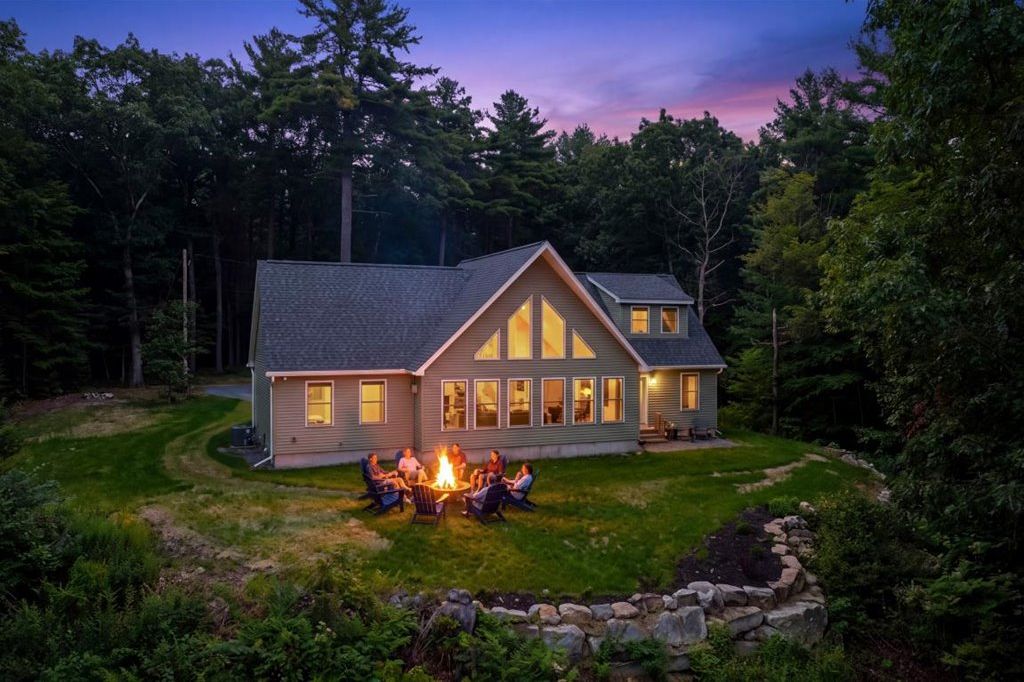 Hudson River Lodge is a brand new, 2026 build that feels secluded and remote, but is only minutes away from exit 18 - easy access to Glens Falls, West Mountain, Lake George, and Saratoga