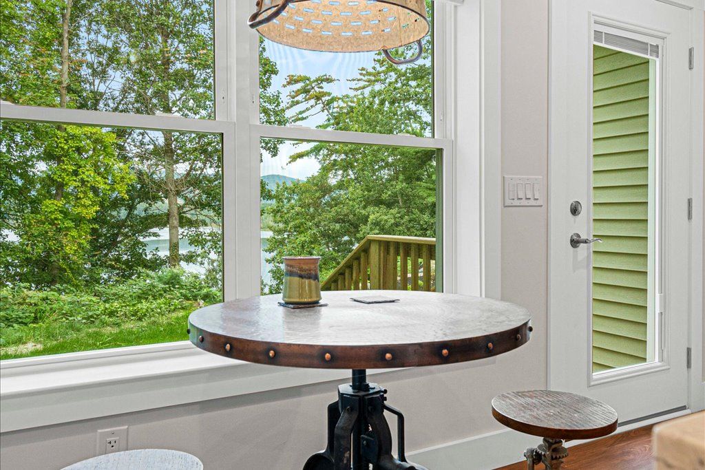 Hudson River Lodge has custom, handmade mugs that reflect the house and waterfront scenery