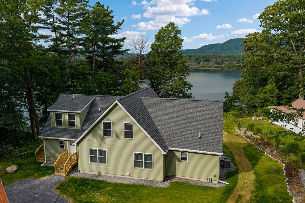 Overhead view to show the proximity of Hudson River Lodge to the water and West Mountain