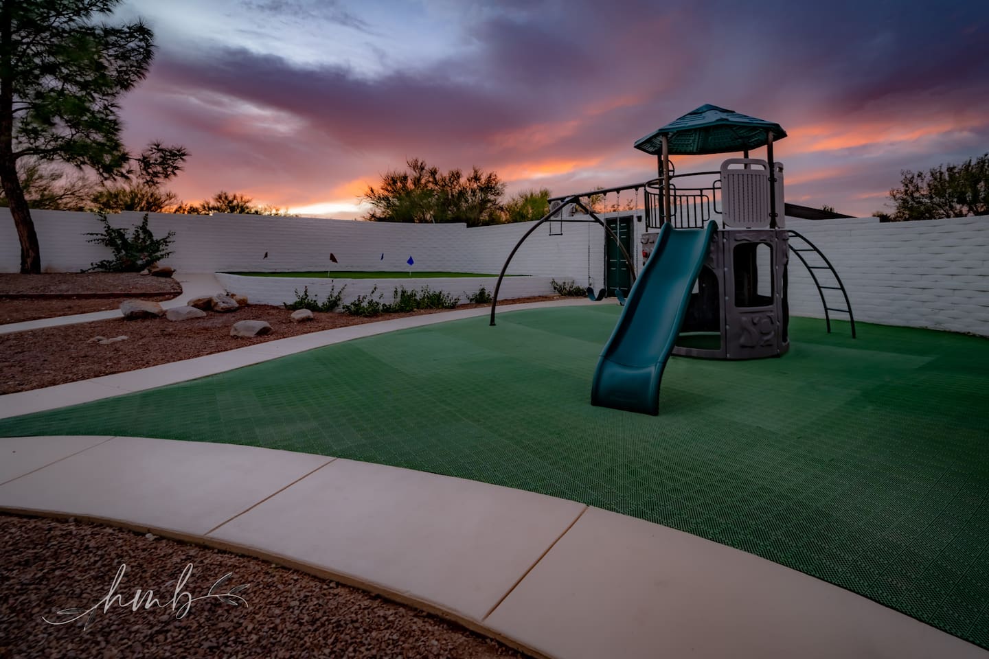 Kids’ Adventure Zone: Designed just for little ones, this outdoor playground features a slide, swings, rock climbing wall, and a cozy hangout area—perfect for hours of fun-filled play.