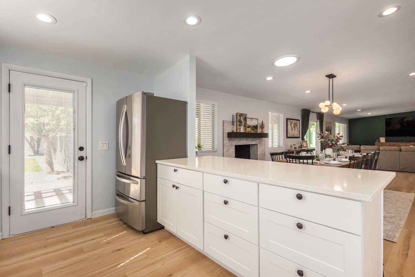 This sunny kitchen makes cooking feel easy and enjoyable. Spread out, prep a meal, or sip coffee at the bar — there’s space for everyone to join in and share the moment.