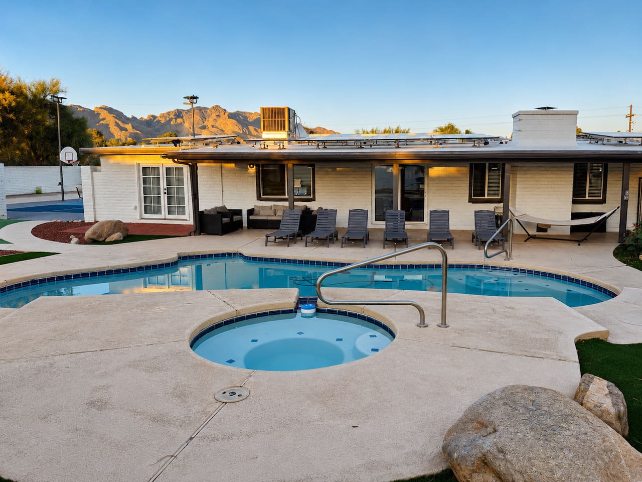 Relax in your private backyard oasis with a hot tub, sparkling pool, six poolside loungers, a shaded hammock, cozy outdoor seating, and beautiful mountain views. Plenty of space for everyone to unwind.