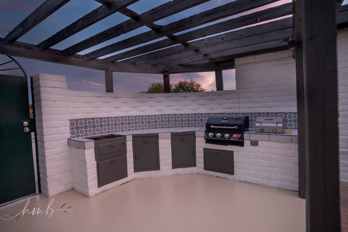 Enjoy cooking outdoors in our fully equipped outdoor kitchen, featuring both a gas grill and a charcoal grill—perfect for grilling and creating memorable meals.