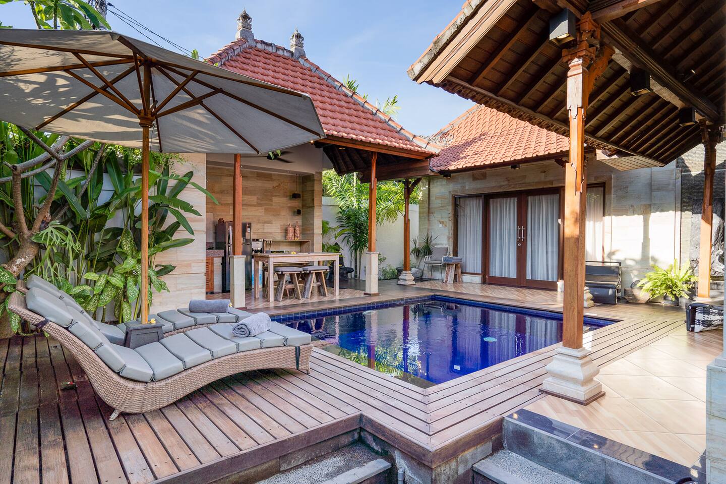 Villa Rubi pool deck and kitchen/dining area