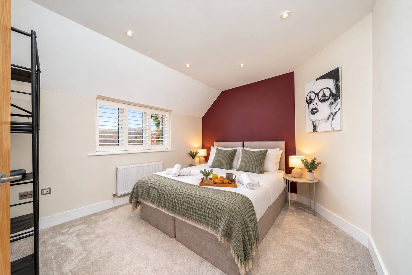 Horley 3-Bed House | Near Gatwick & Free Parking