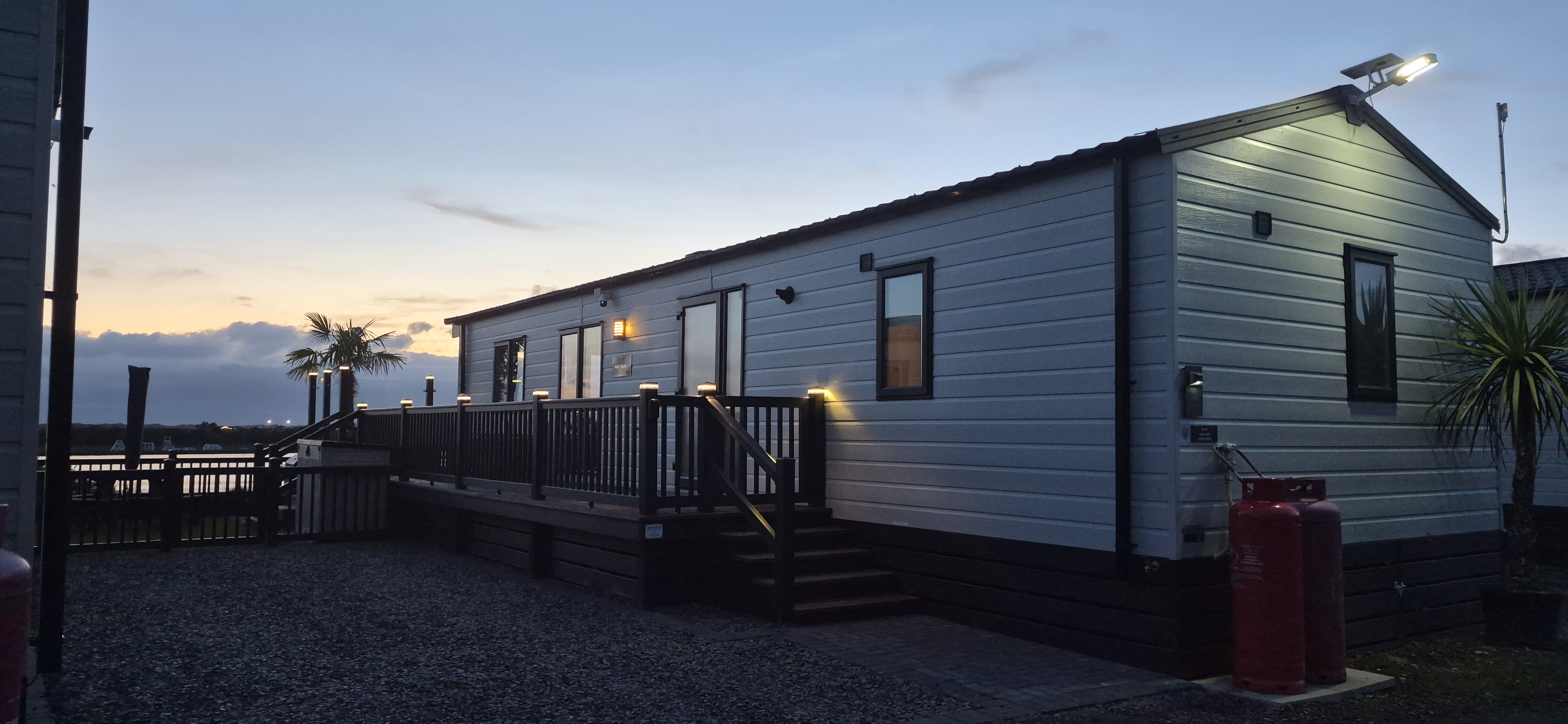 Lakeside Lodge - Sea Swallow