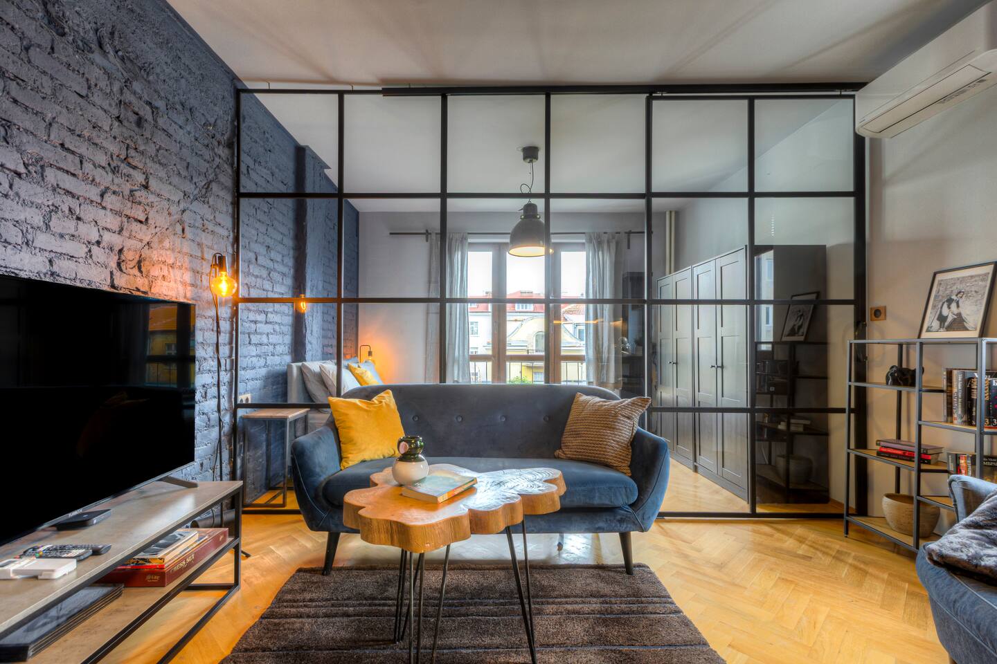 Contemporary Central Studio | City Life & Culture