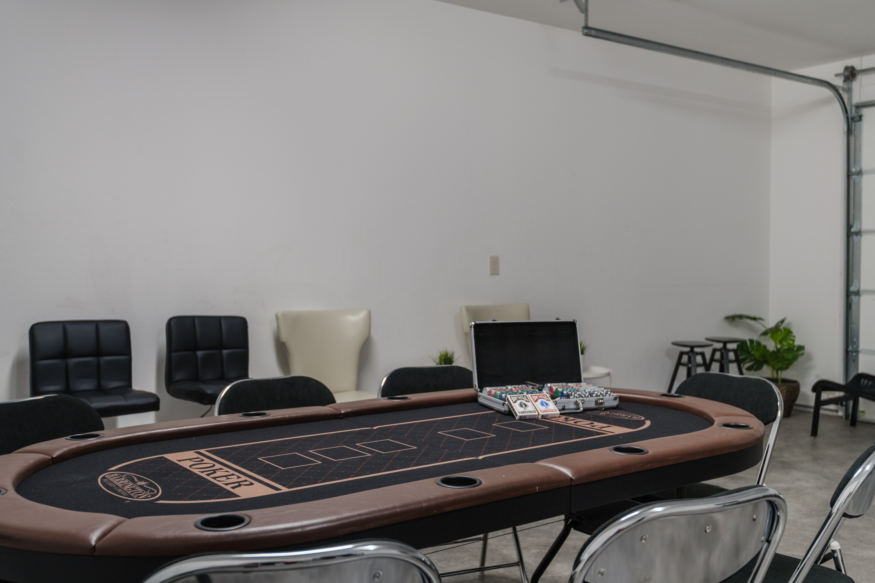 Spacious game room with poker table—perfect for fun group nights