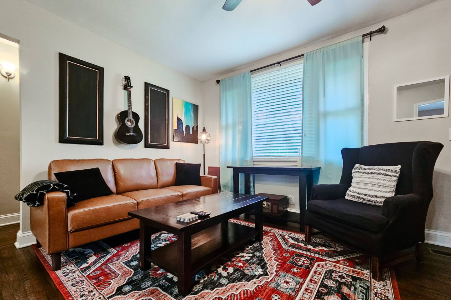3 Beds! Close to BNA Airport, Opryland, Nashville