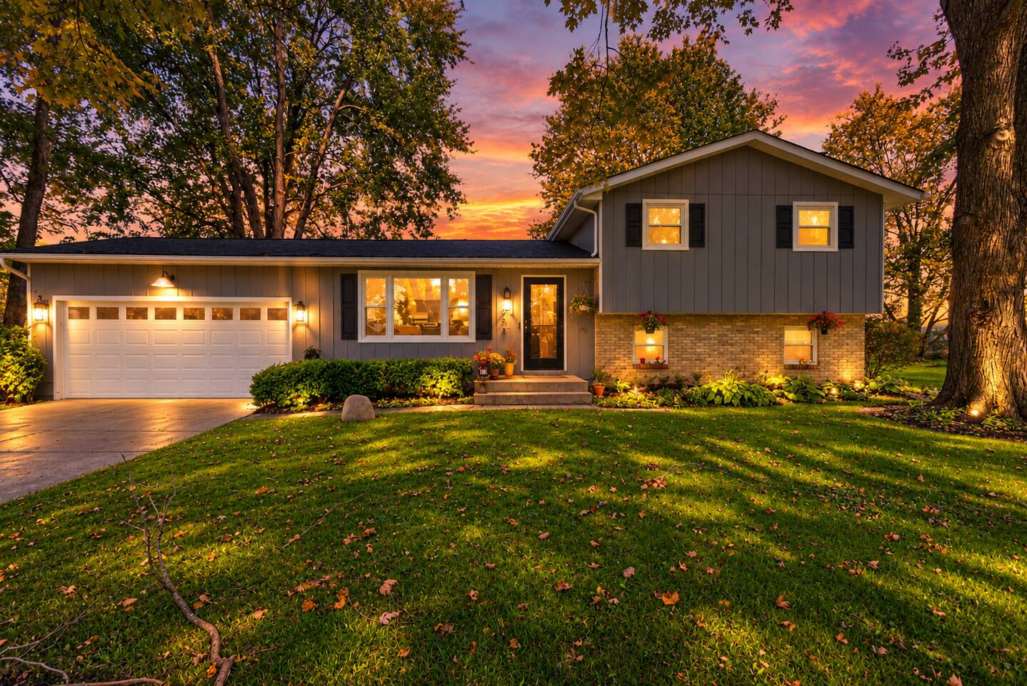4BR, 3 Full Baths, Theater, Sunroom & Big Driveway