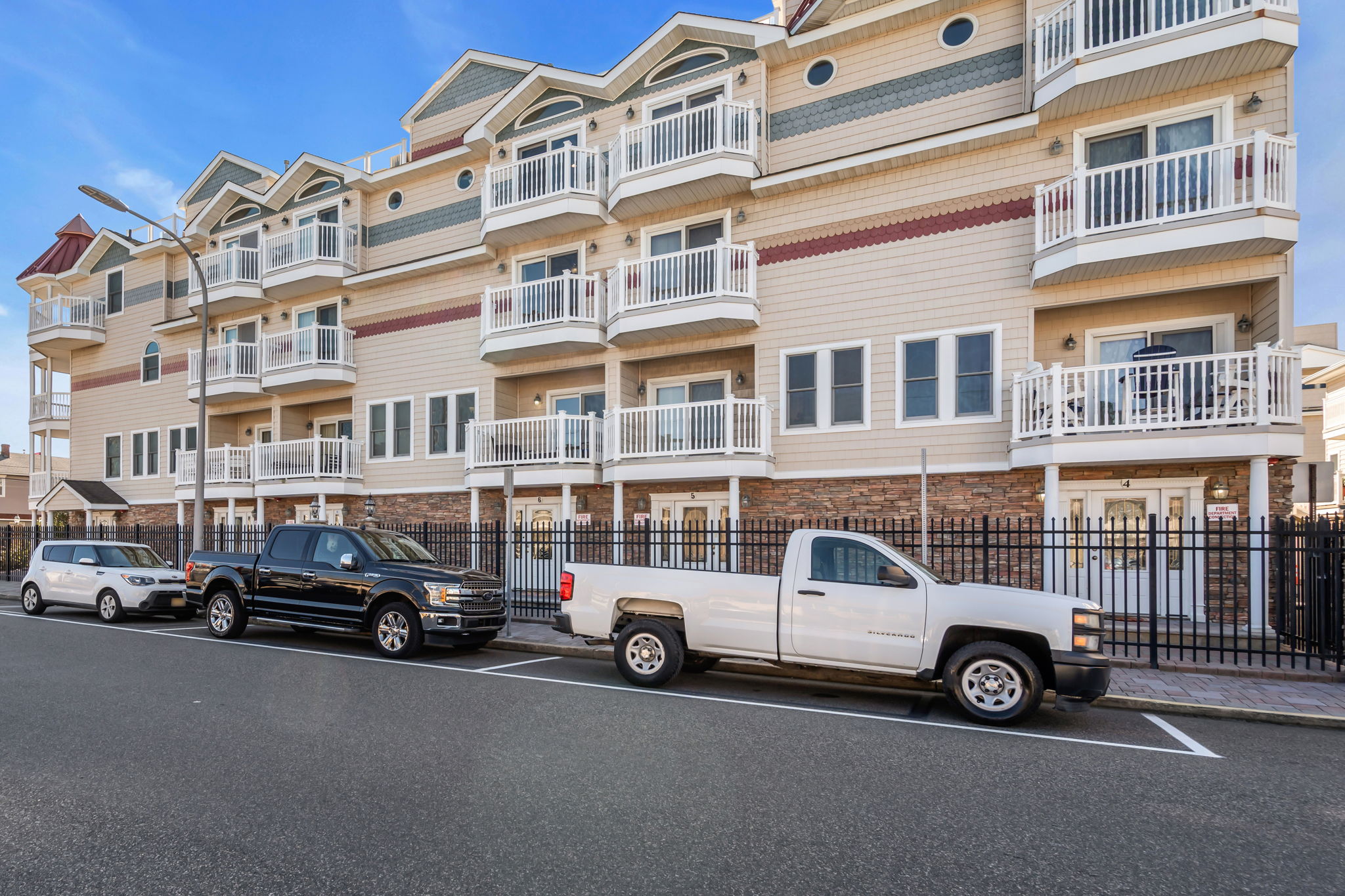 21 Blaine Ave #6