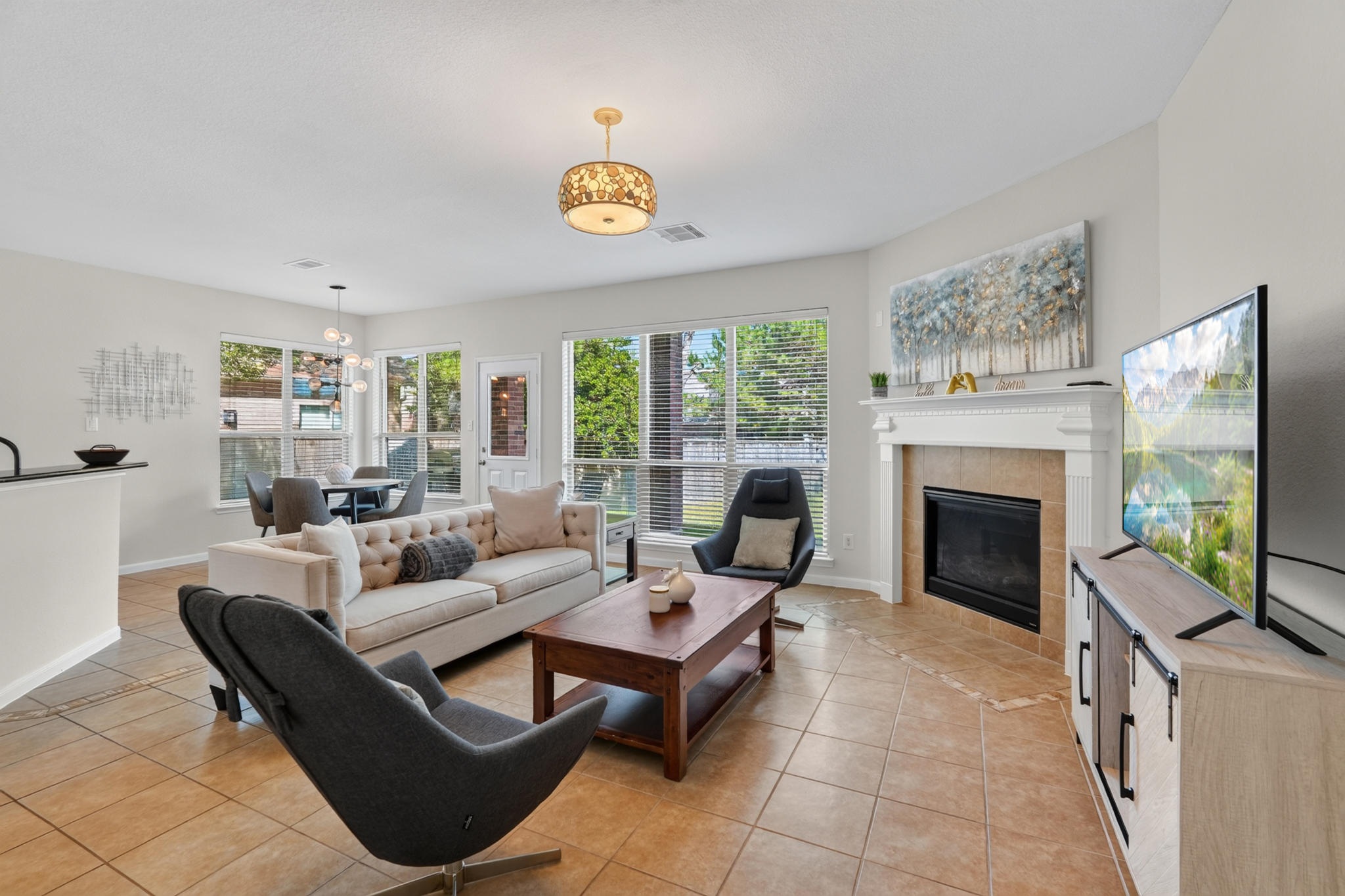 4BR Family Home with Media Room & BBQ Patio