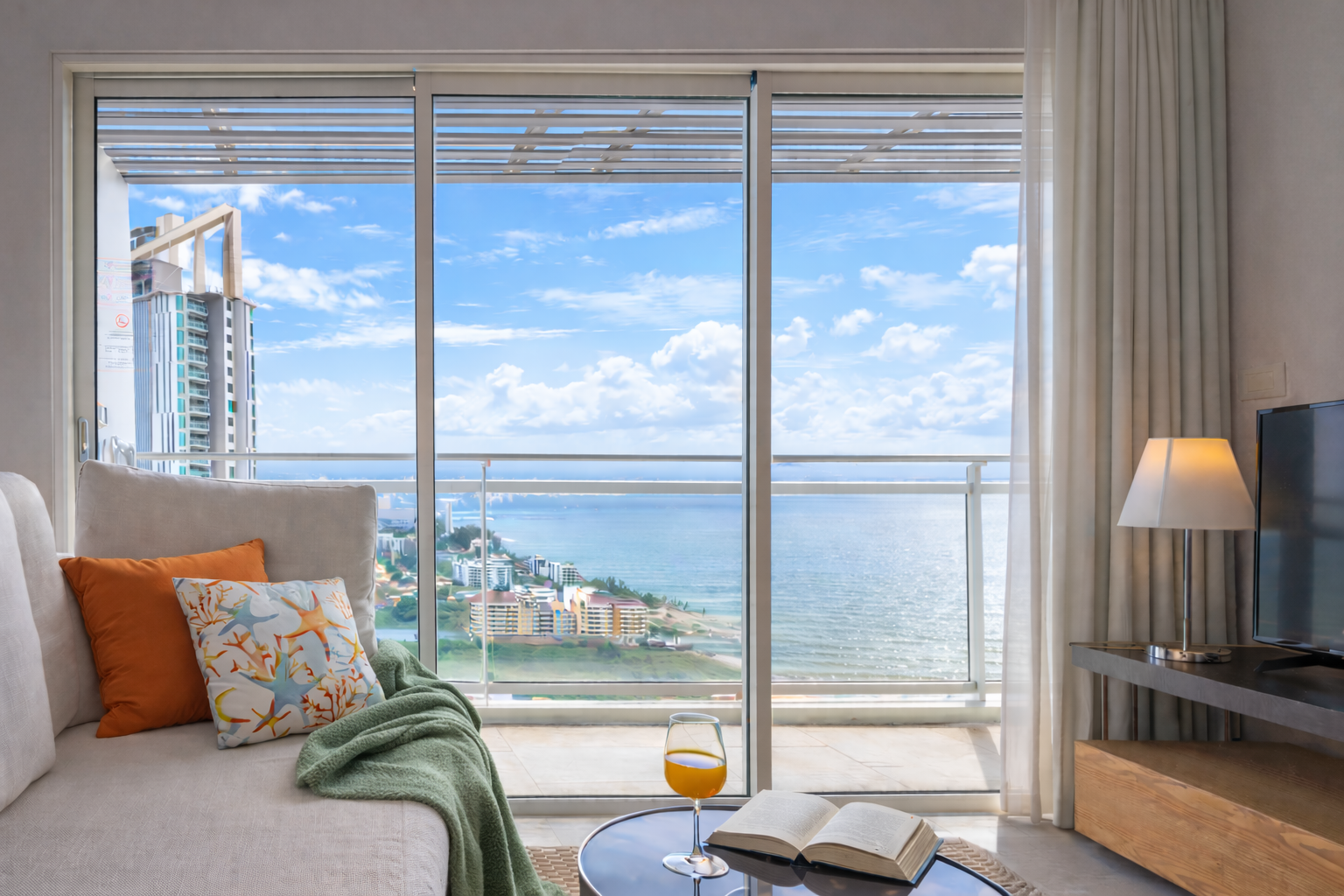 Wander - Veranda Residence Wide Sea View | King Bed, 2 Resort Pools
