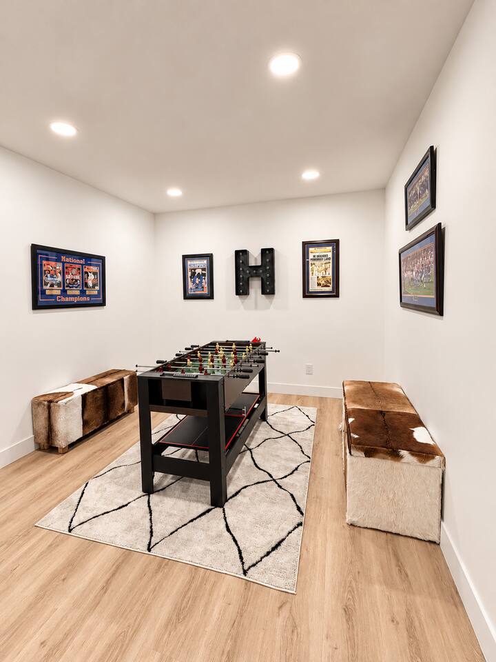 Lower Level Game Area with Mulit-Function Game Table