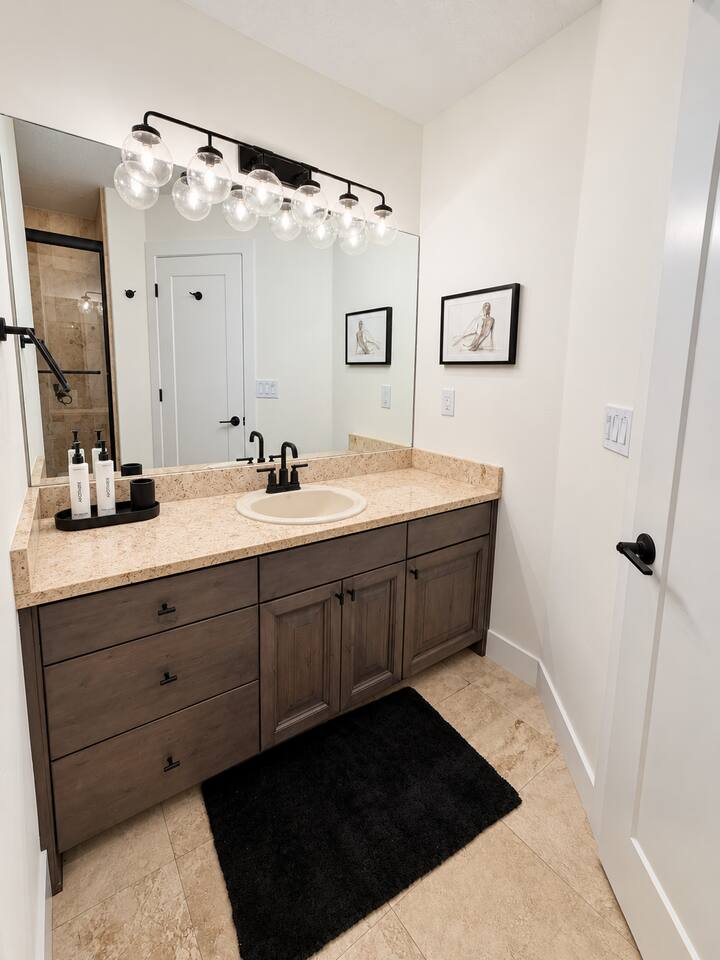 Bathroom (Main Level) with Tub Shower