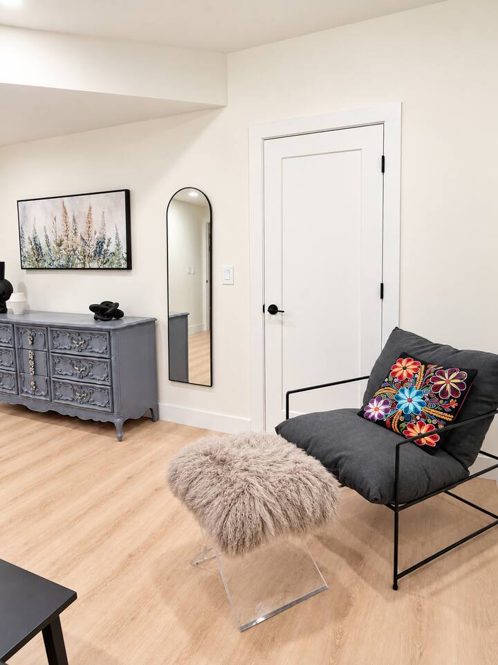 Ensuite Bedroom (Lower Level) with King Bed