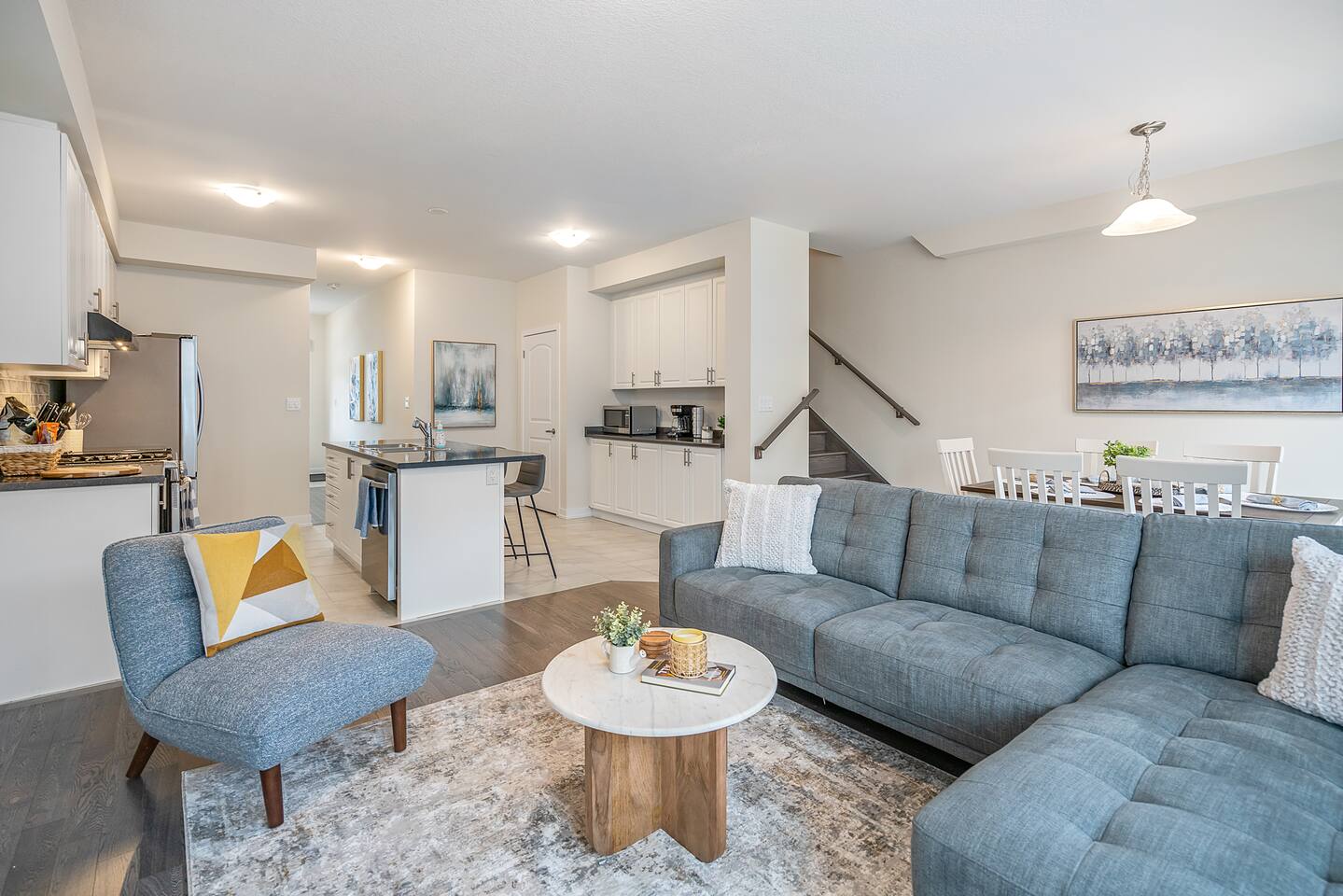 15 Min to Niagara Falls. Sleeps 6. Office. 3 BR