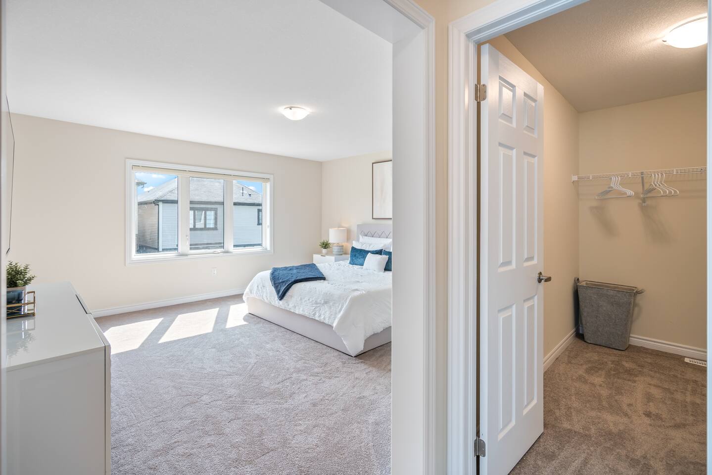 Master Bedroom (King Bed)