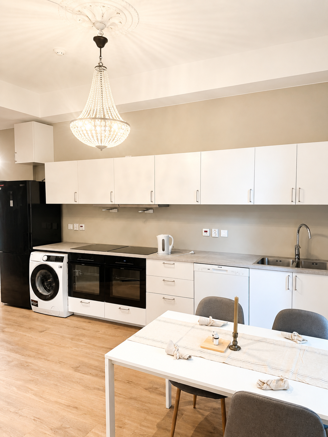 2-floor Stylish kitchen-diner with chandelier, full appliances, and in-unit laundry