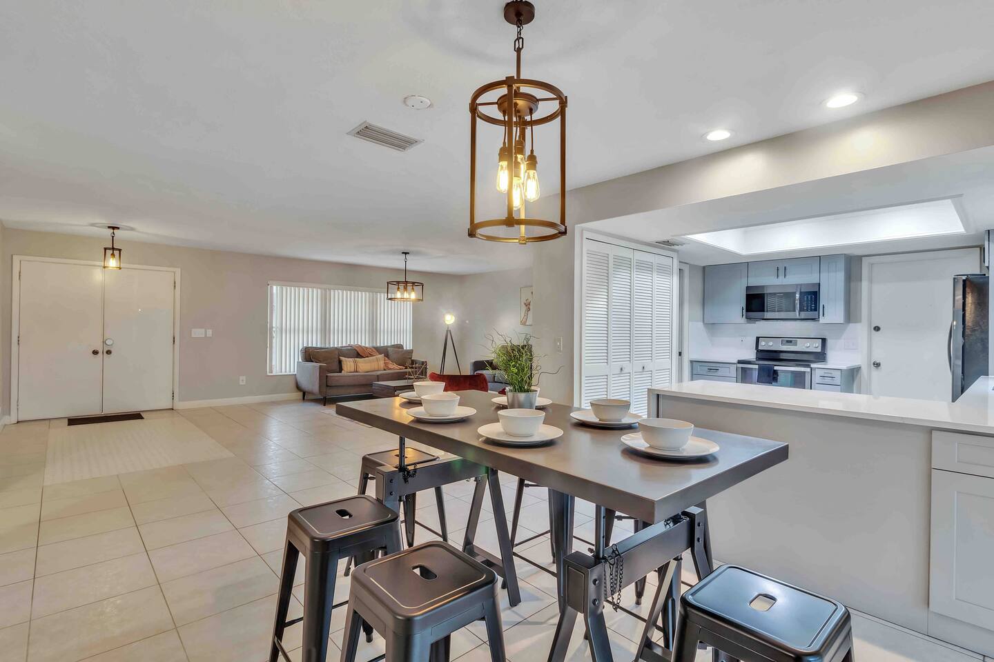 Cozy 3-bedroom home 4-min from Universal Studios