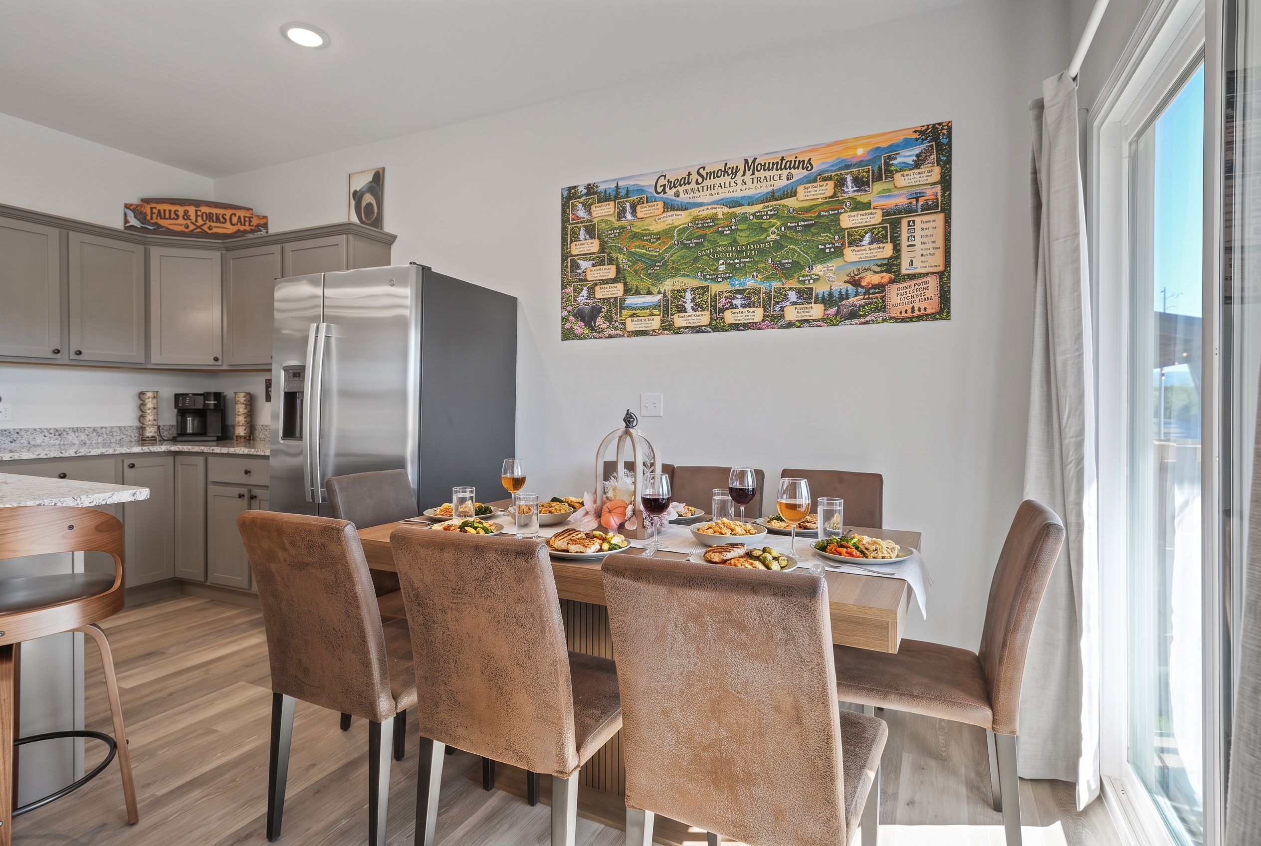 Bright dining space for 6 with modern kitchen and Smoky Mountain charm