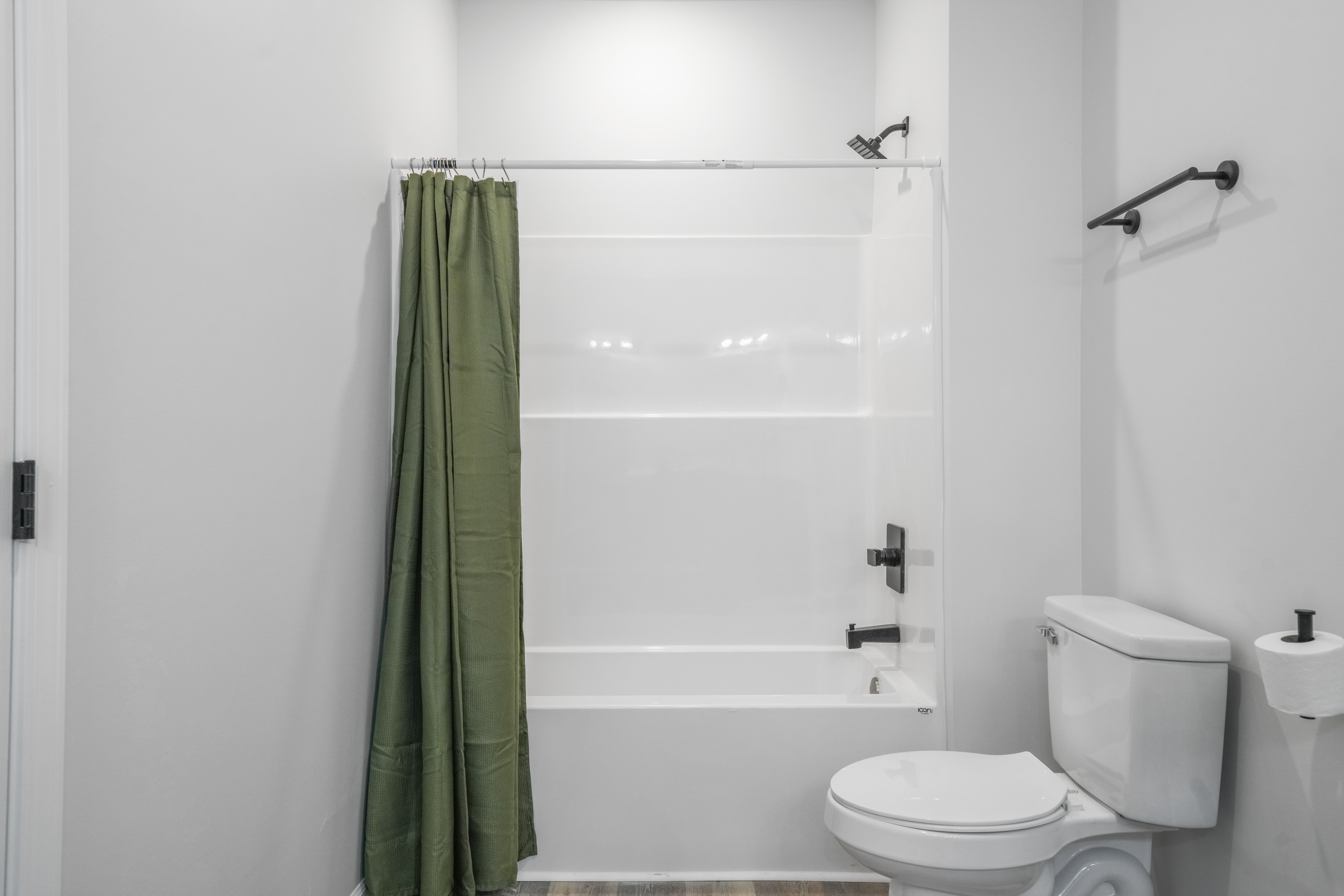 Bright, modern bathroom with tub/shower combo and clean finishes