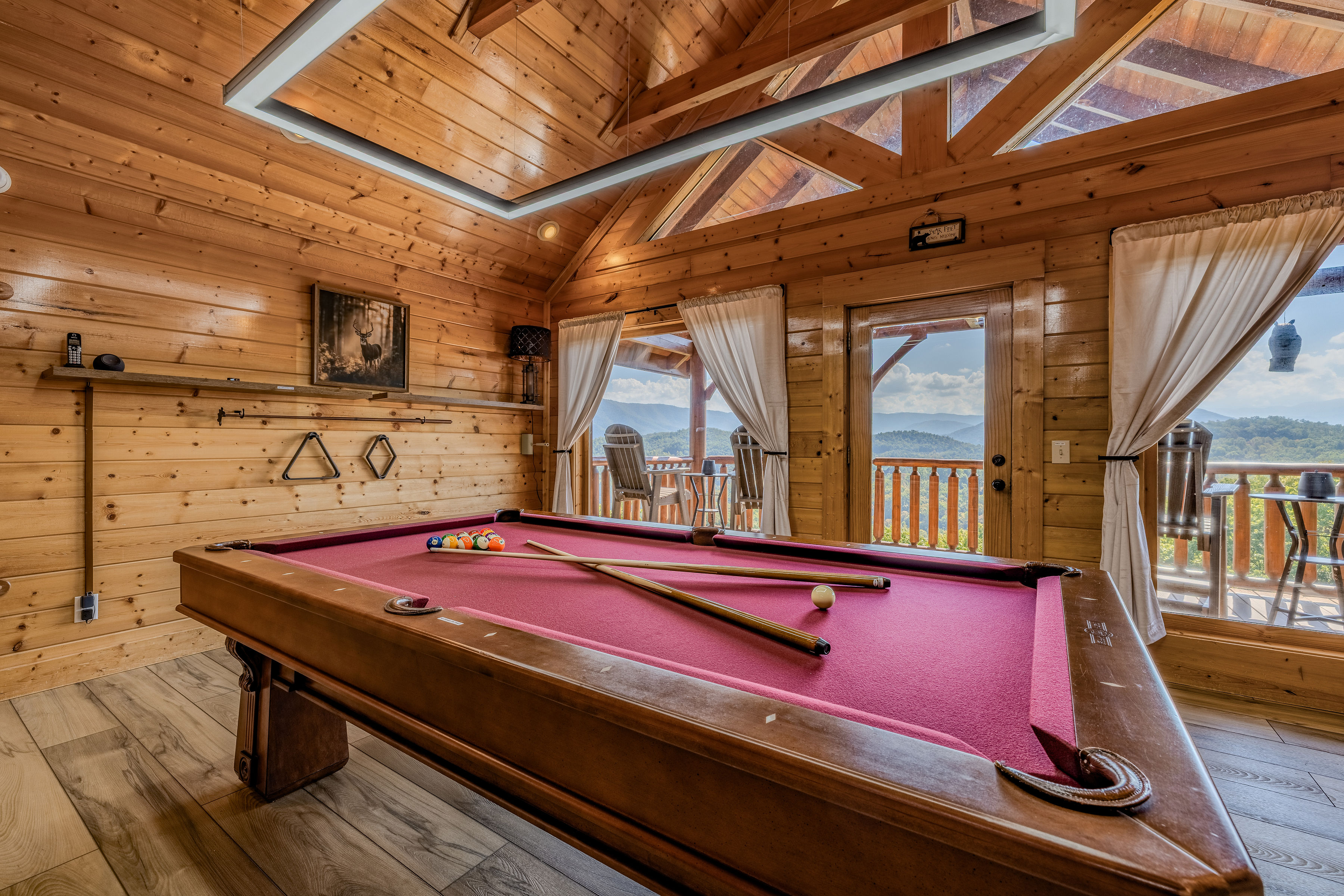 Cozy game room with pool table and stunning mountain-view deck, Top floor