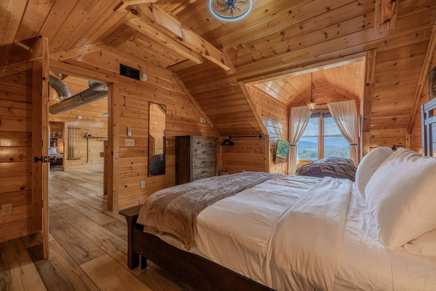 CELAENO King Suite Top Floor Right Side