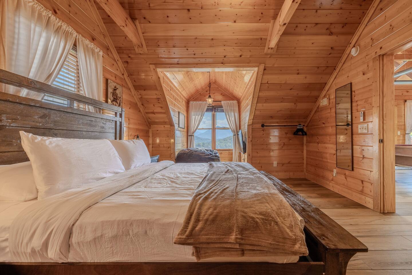 TAYGETA King Suite Top Floor Left Side, shared bath no tub