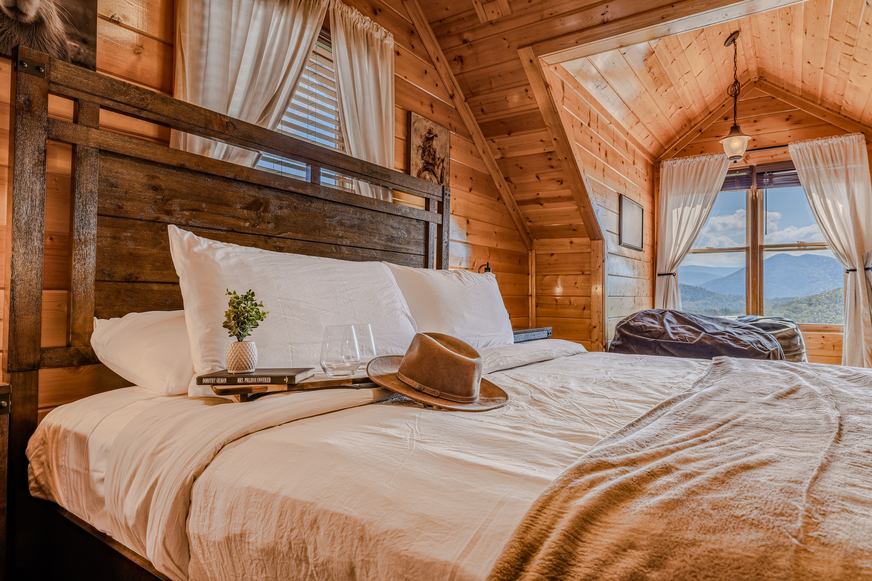 TAYGETA Cozy cabin bedroom with mountain views and warm rustic charm
