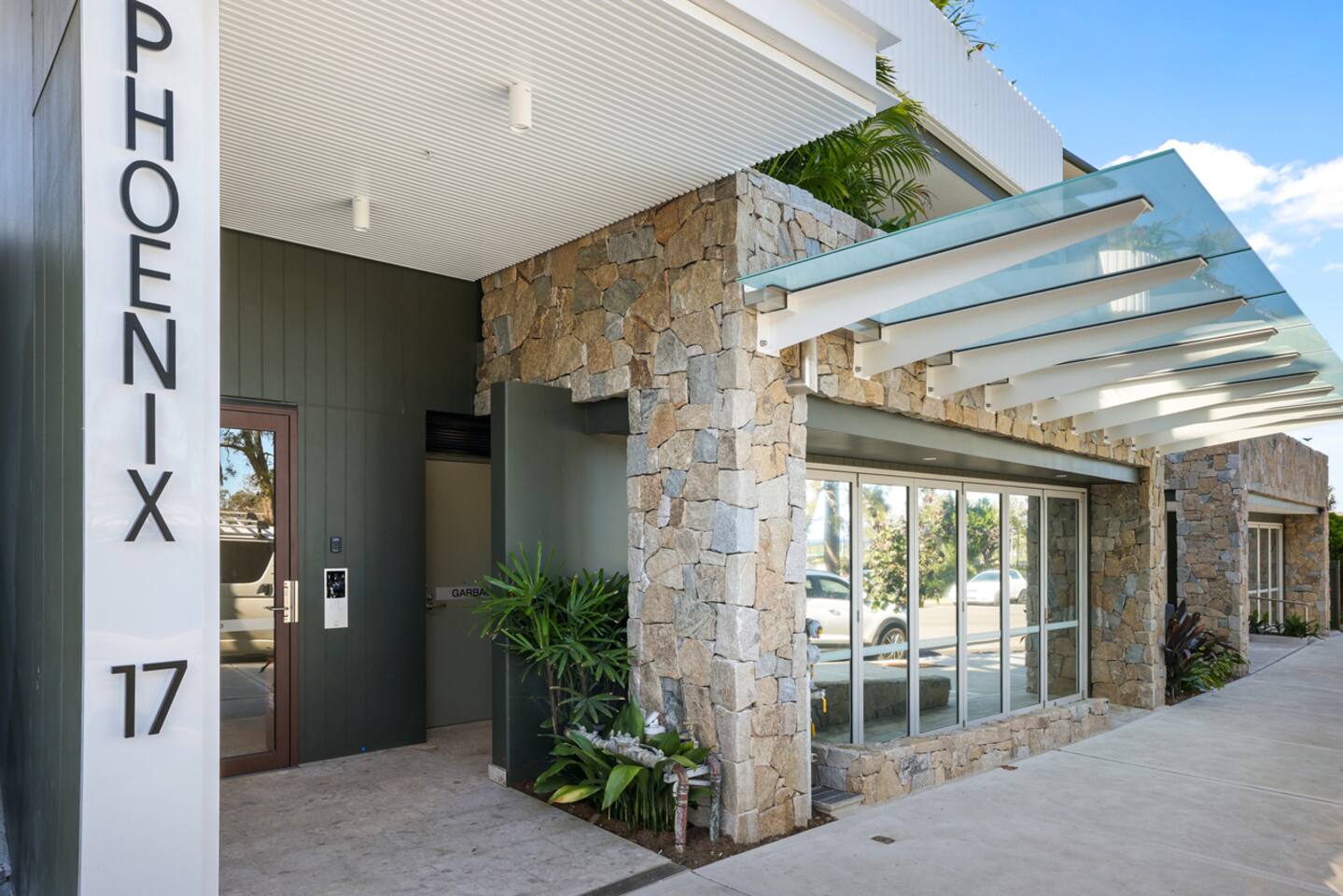 Building entry, beauty spa and coffee shop