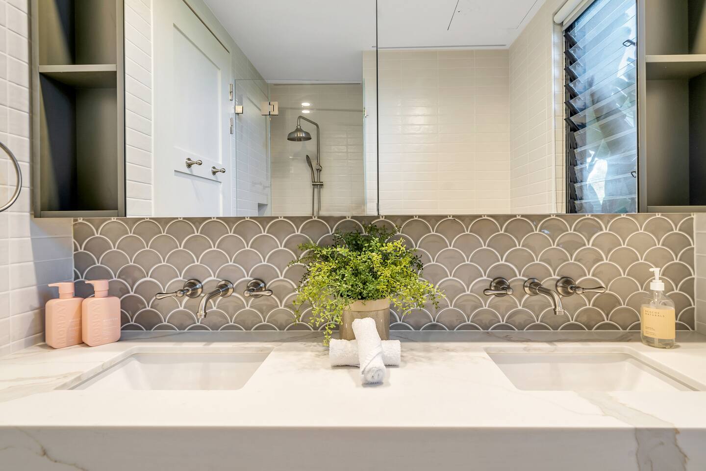 Large Ensuite bathroom with double sinks