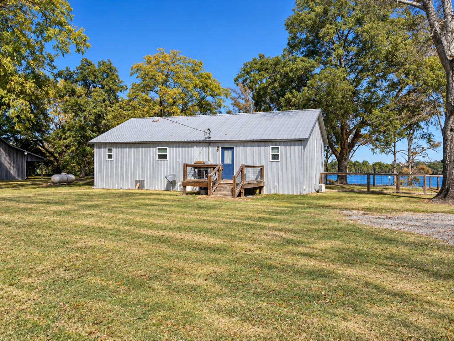 Charming cottage with spacious yard and peaceful water views